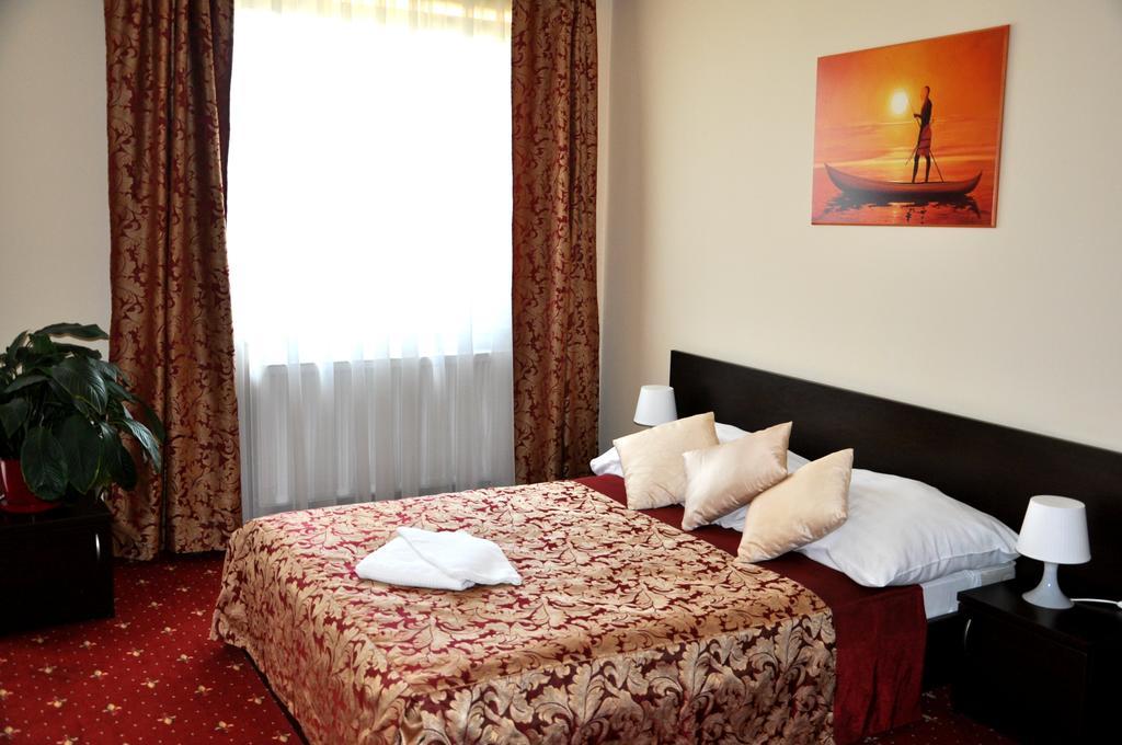 Hotel Korona Rzeszow Exterior photo
