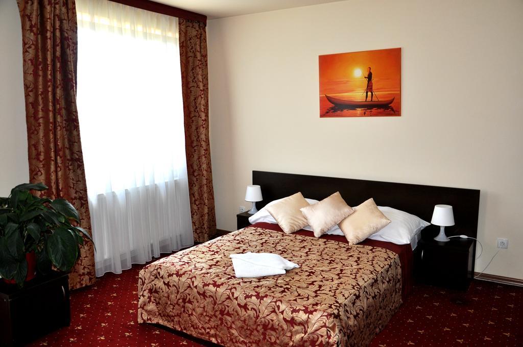 Hotel Korona Rzeszow Exterior photo
